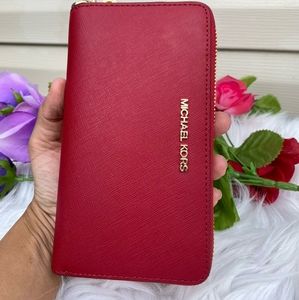 Michael kors jet set travel wallet